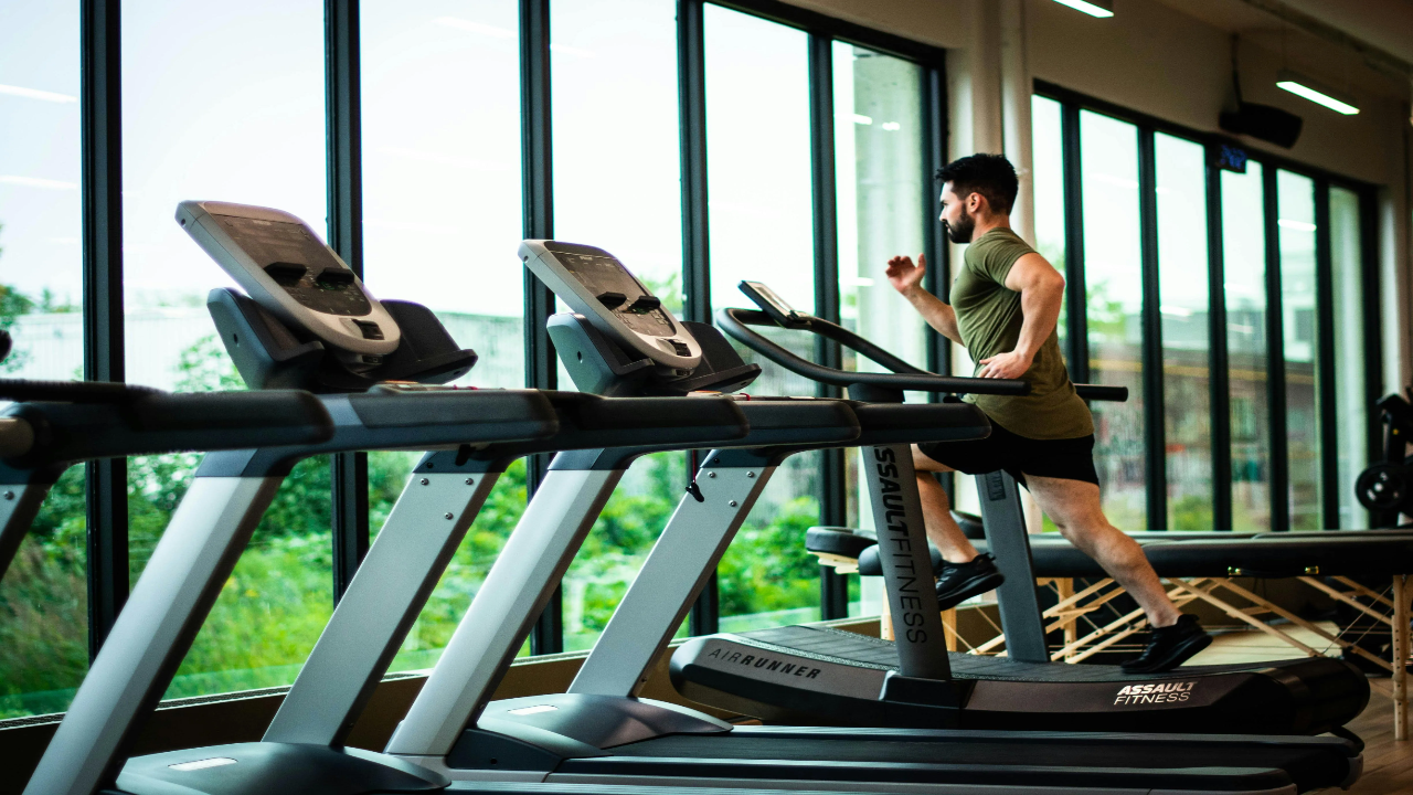 Beat the Heat: Why a Home Treadmill is Essential for UAE Fitness Enthusiasts