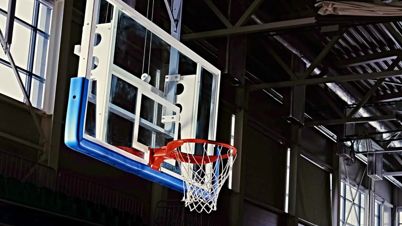 Spalding Basketball Hoop Dubai: 54" vs 60" Backboard Guide (2026)