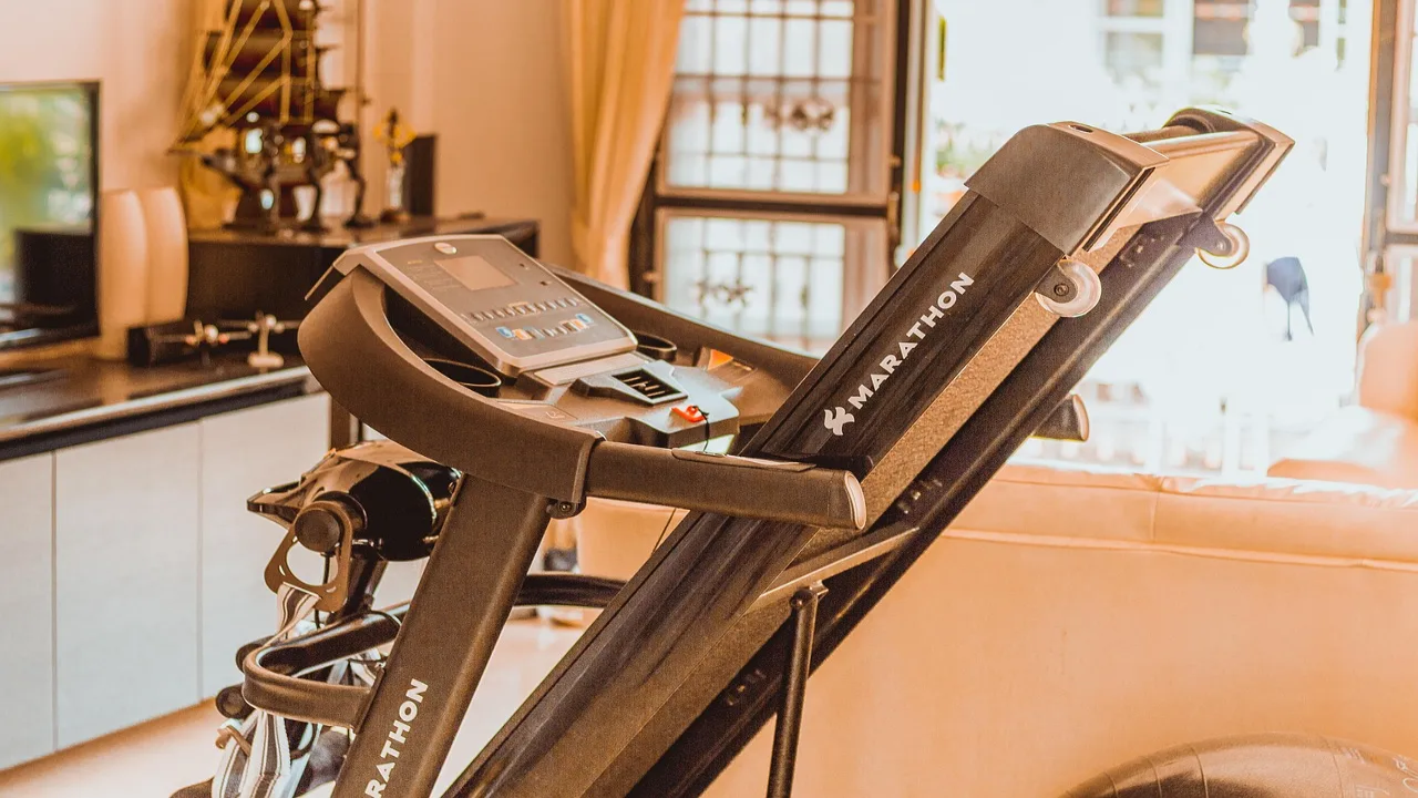 Treadmill or Exercise Bike? Choosing the Best Cardio Machine for a UAE Home
